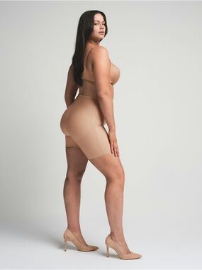 SKIMS Body Butt Enhancing Padded Short Shapewear NWOT